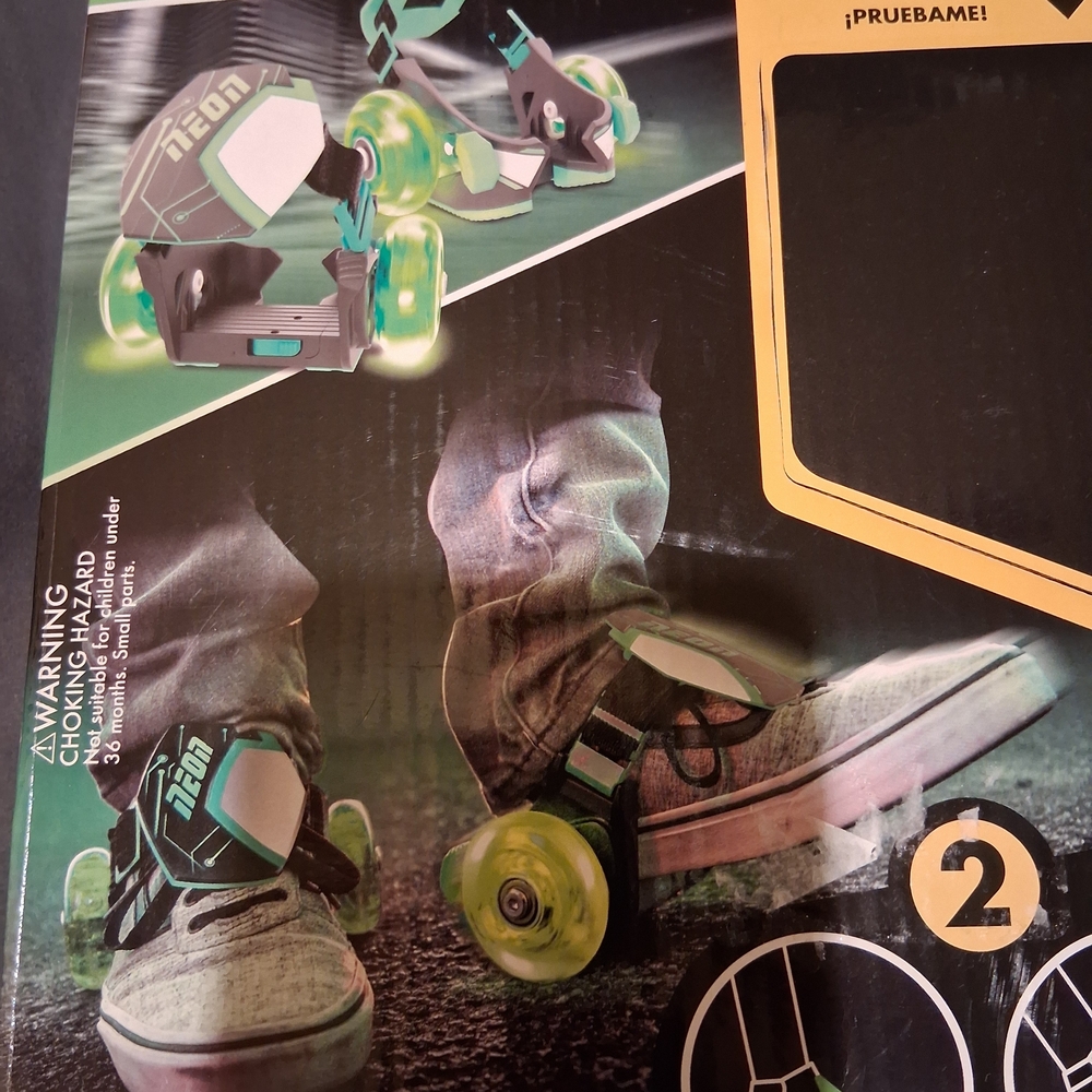 Adjustable LED Wheel Heel Skates in Black and Neon Green